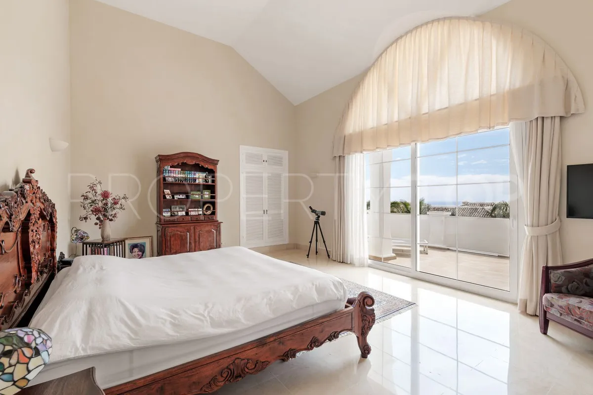 Buy villa with 5 bedrooms in Sierra Blanca