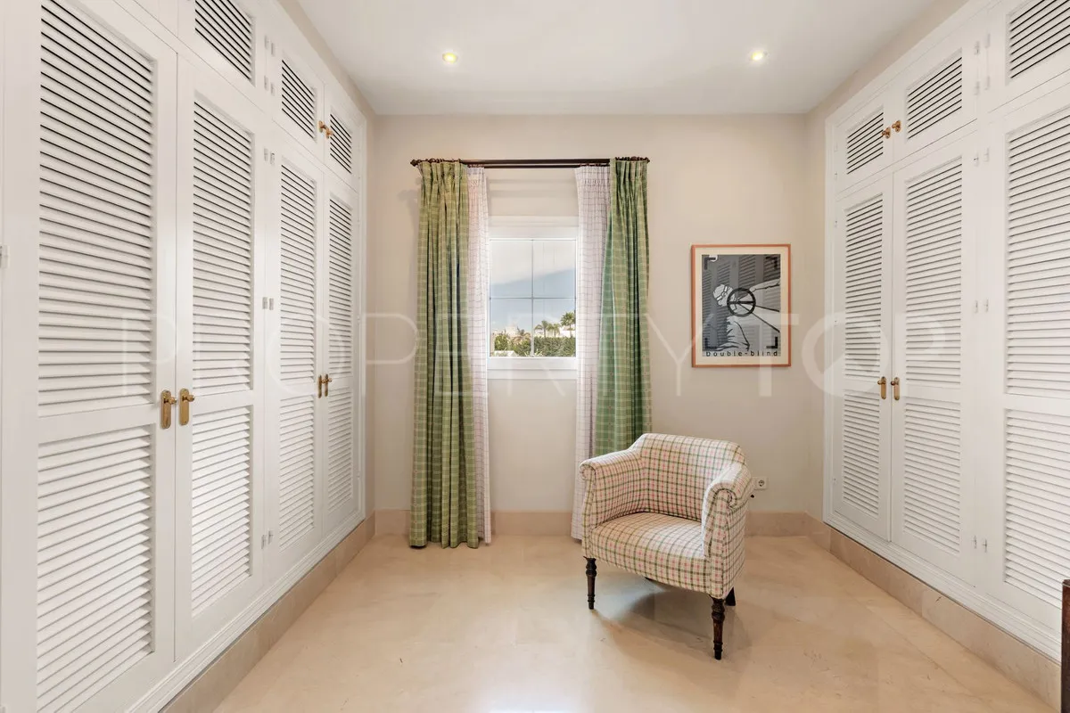 Buy villa with 5 bedrooms in Sierra Blanca