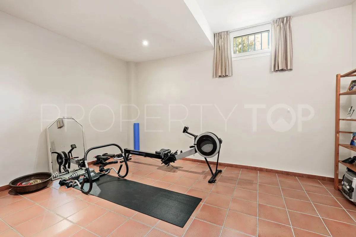 Buy villa with 5 bedrooms in Sierra Blanca