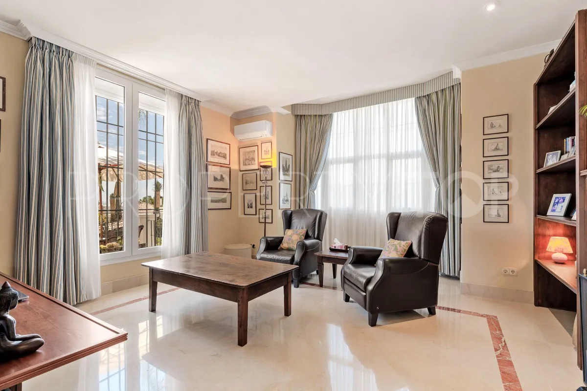 Buy villa with 5 bedrooms in Sierra Blanca