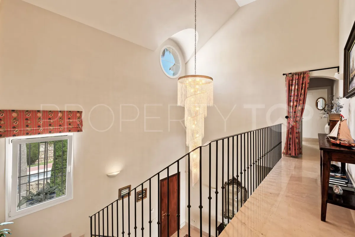 Buy villa with 5 bedrooms in Sierra Blanca