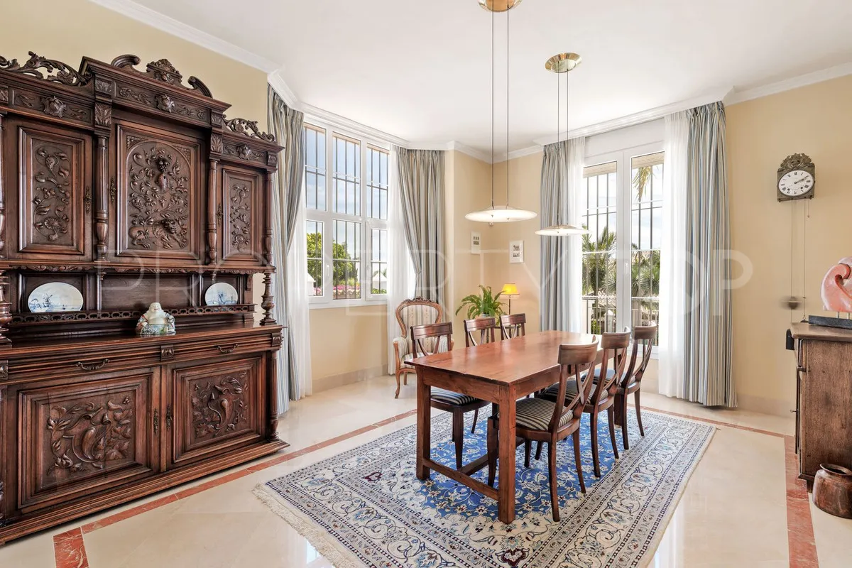 Buy villa with 5 bedrooms in Sierra Blanca