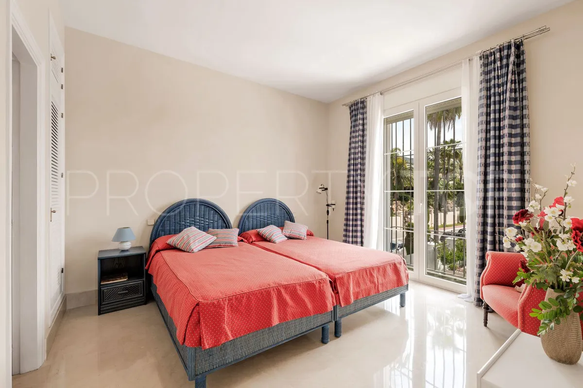 Buy villa with 5 bedrooms in Sierra Blanca