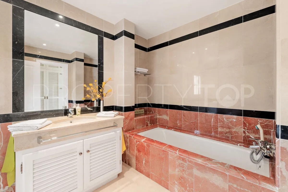 Buy villa with 5 bedrooms in Sierra Blanca