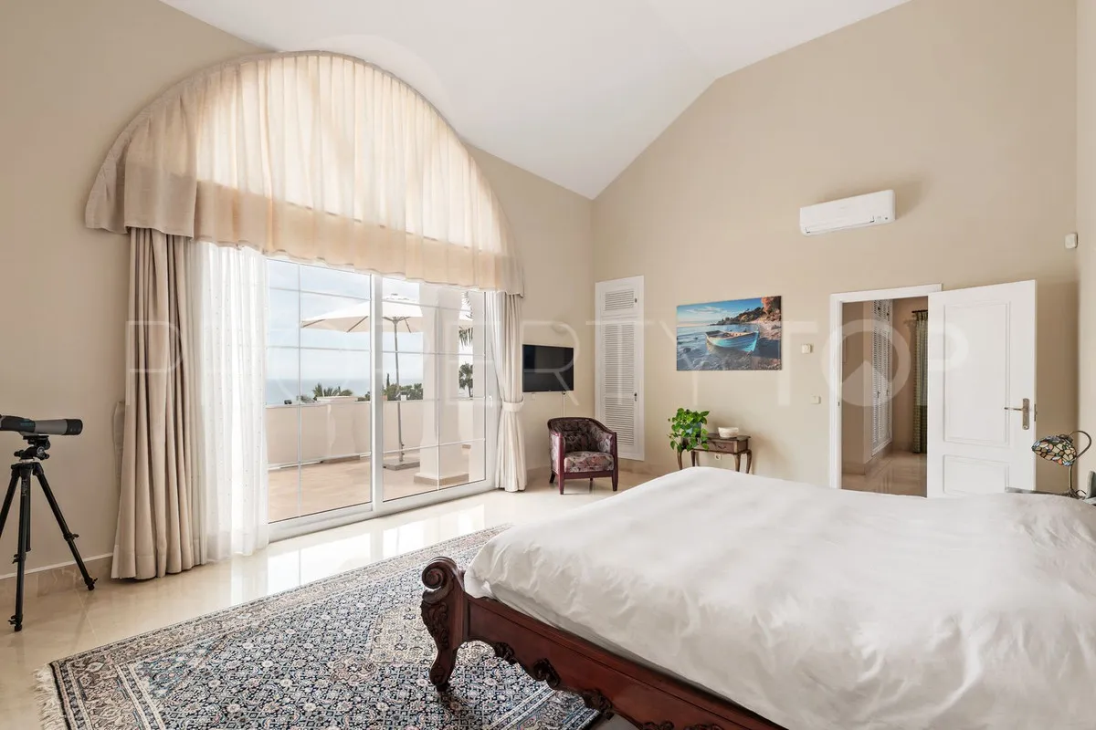 Buy villa with 5 bedrooms in Sierra Blanca