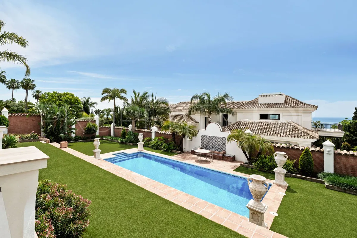 Buy villa with 5 bedrooms in Sierra Blanca