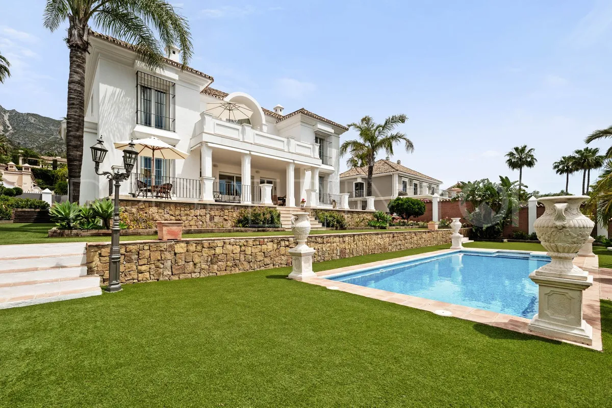 Buy villa with 5 bedrooms in Sierra Blanca