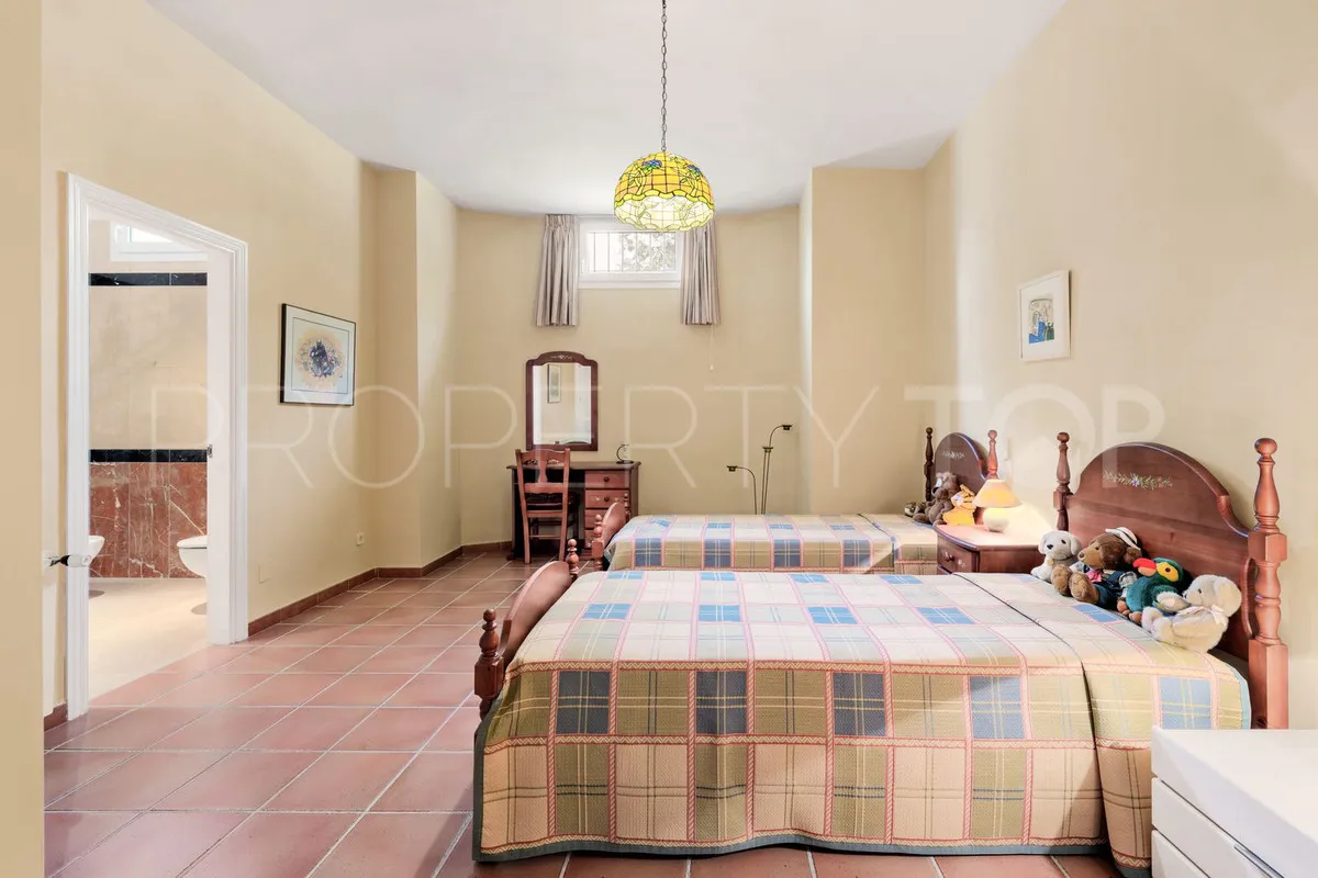 Buy villa with 5 bedrooms in Sierra Blanca