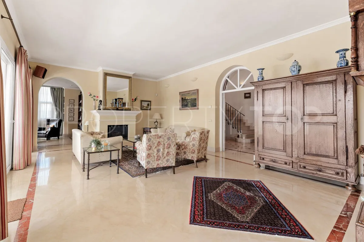 Buy villa with 5 bedrooms in Sierra Blanca