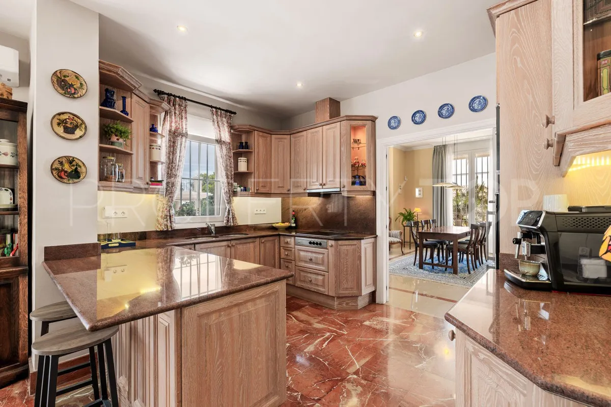 Buy villa with 5 bedrooms in Sierra Blanca