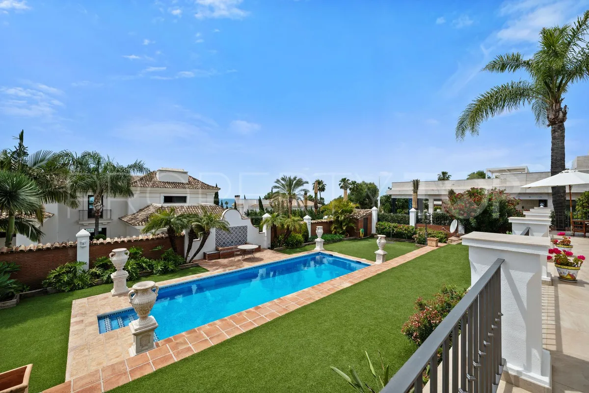 Buy villa with 5 bedrooms in Sierra Blanca