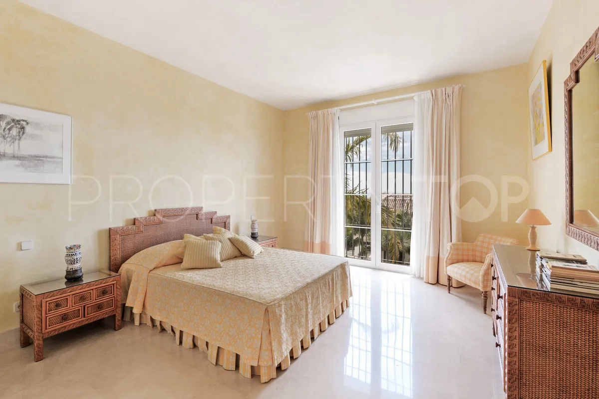 Buy villa with 5 bedrooms in Sierra Blanca
