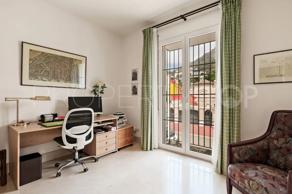 Buy villa with 5 bedrooms in Sierra Blanca