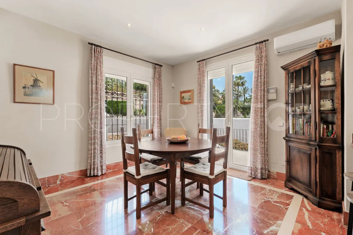 Buy villa with 5 bedrooms in Sierra Blanca