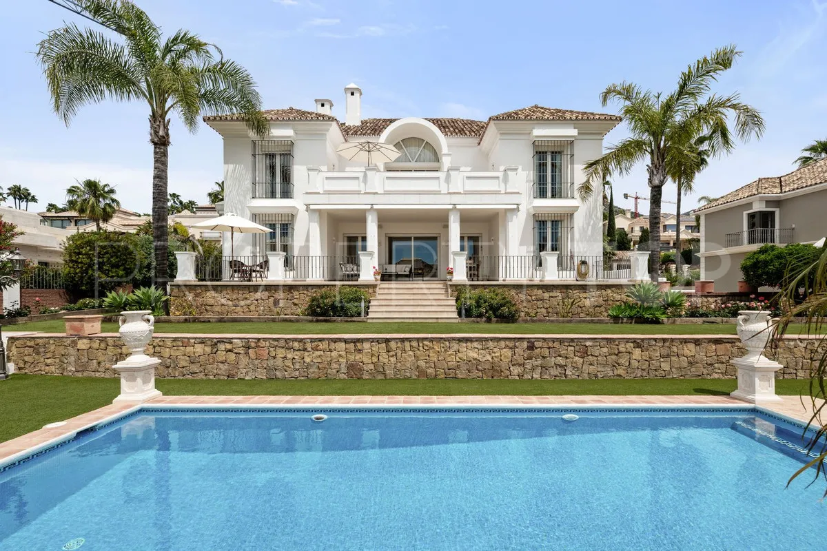 Buy villa with 5 bedrooms in Sierra Blanca