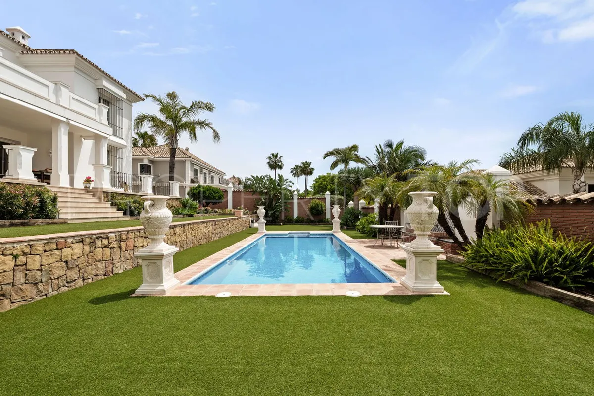 Buy villa with 5 bedrooms in Sierra Blanca