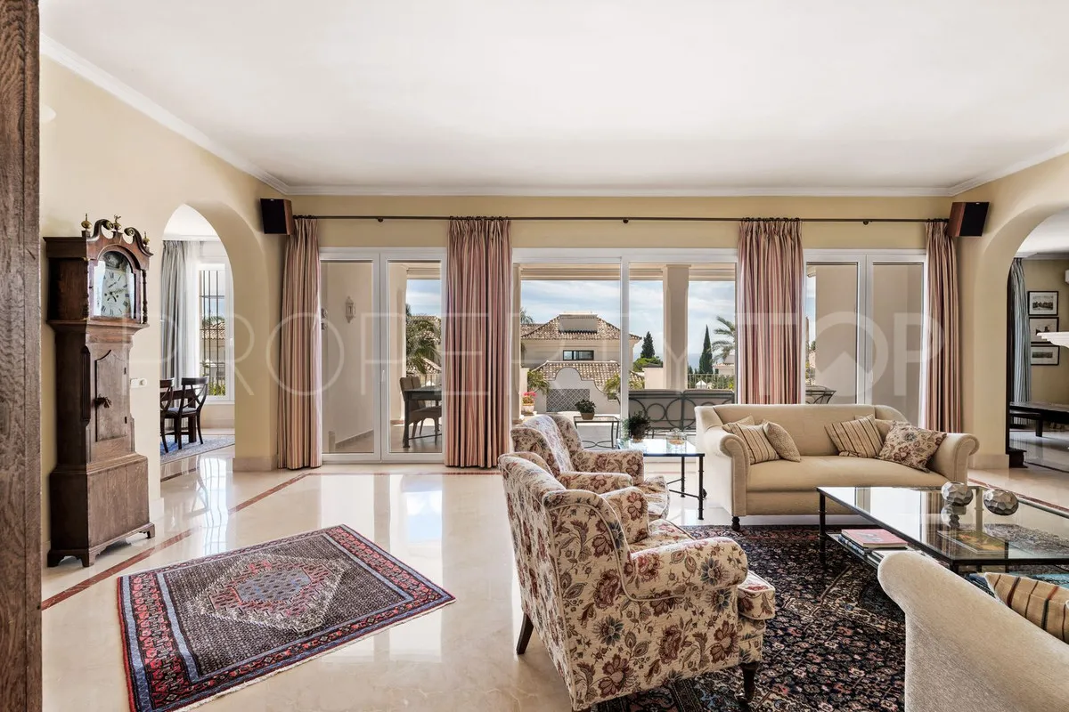 Buy villa with 5 bedrooms in Sierra Blanca