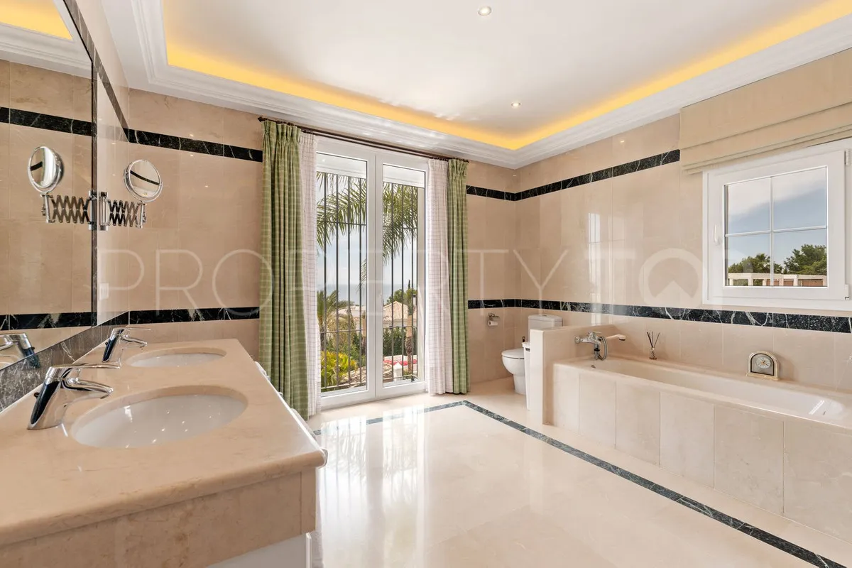 Buy villa with 5 bedrooms in Sierra Blanca
