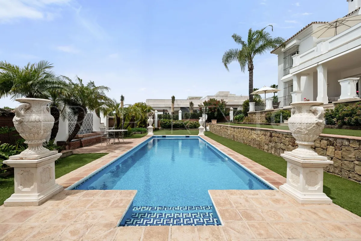 Buy villa with 5 bedrooms in Sierra Blanca