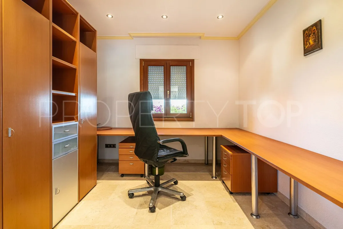 Villa en venta de 4 dormitorios en New Golden Mile