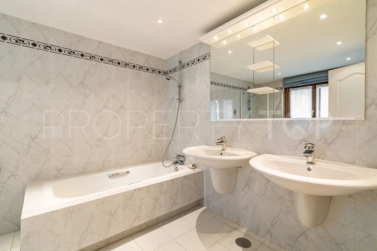 Villa en venta de 4 dormitorios en New Golden Mile