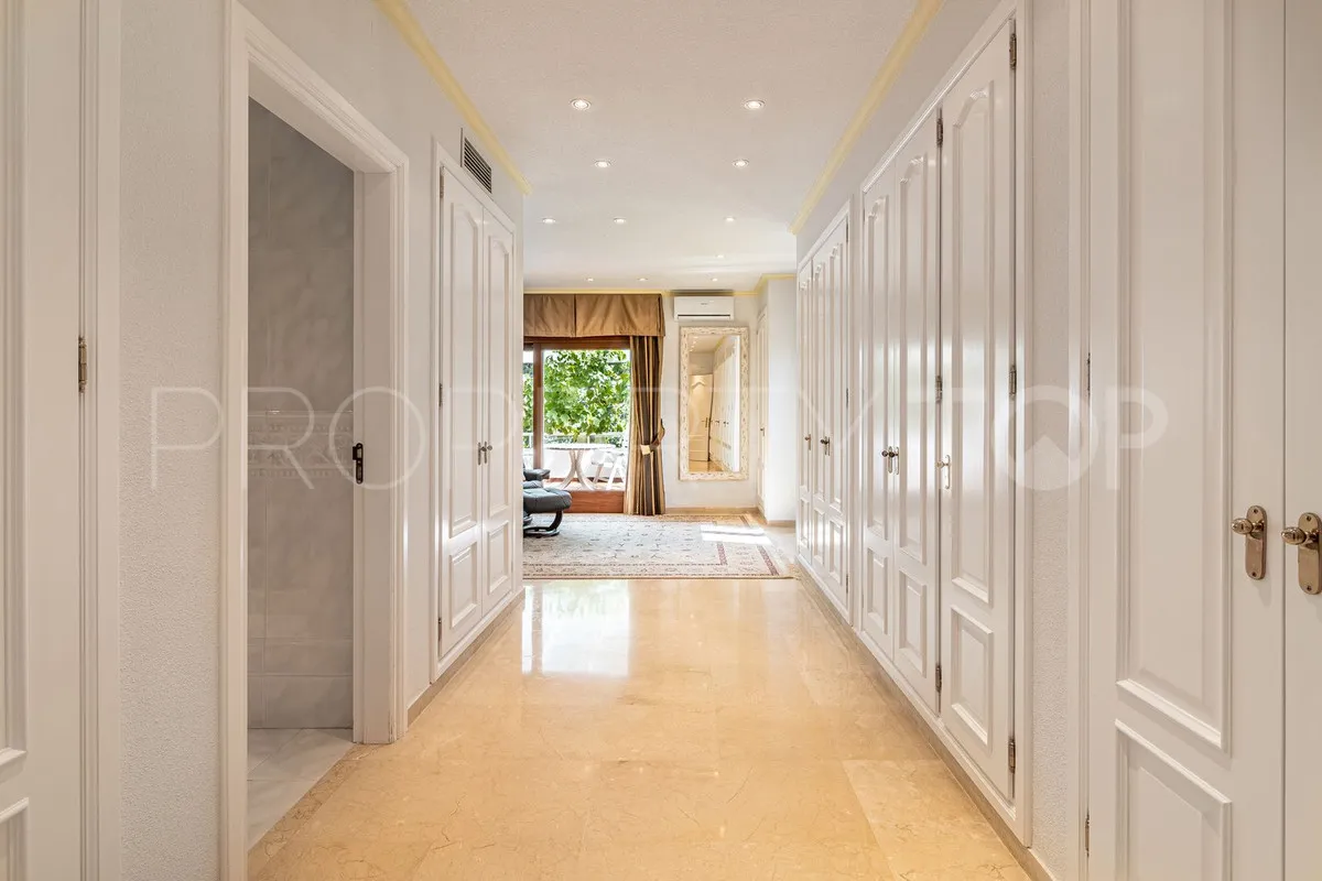 Villa en venta de 4 dormitorios en New Golden Mile