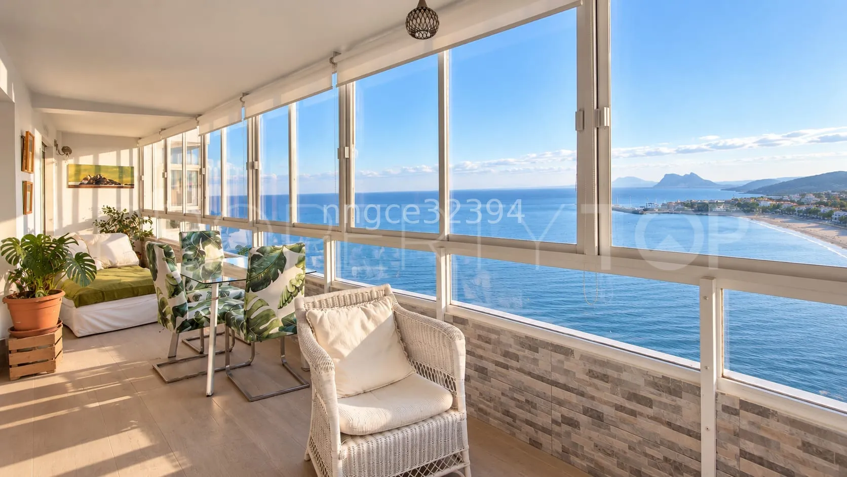 Apartamento en venta con 3 dormitorios en Torreguadiaro