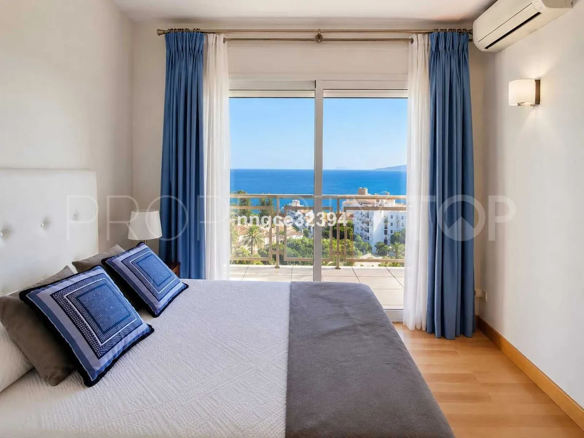Penthouse with 3 bedrooms for sale in Estepona