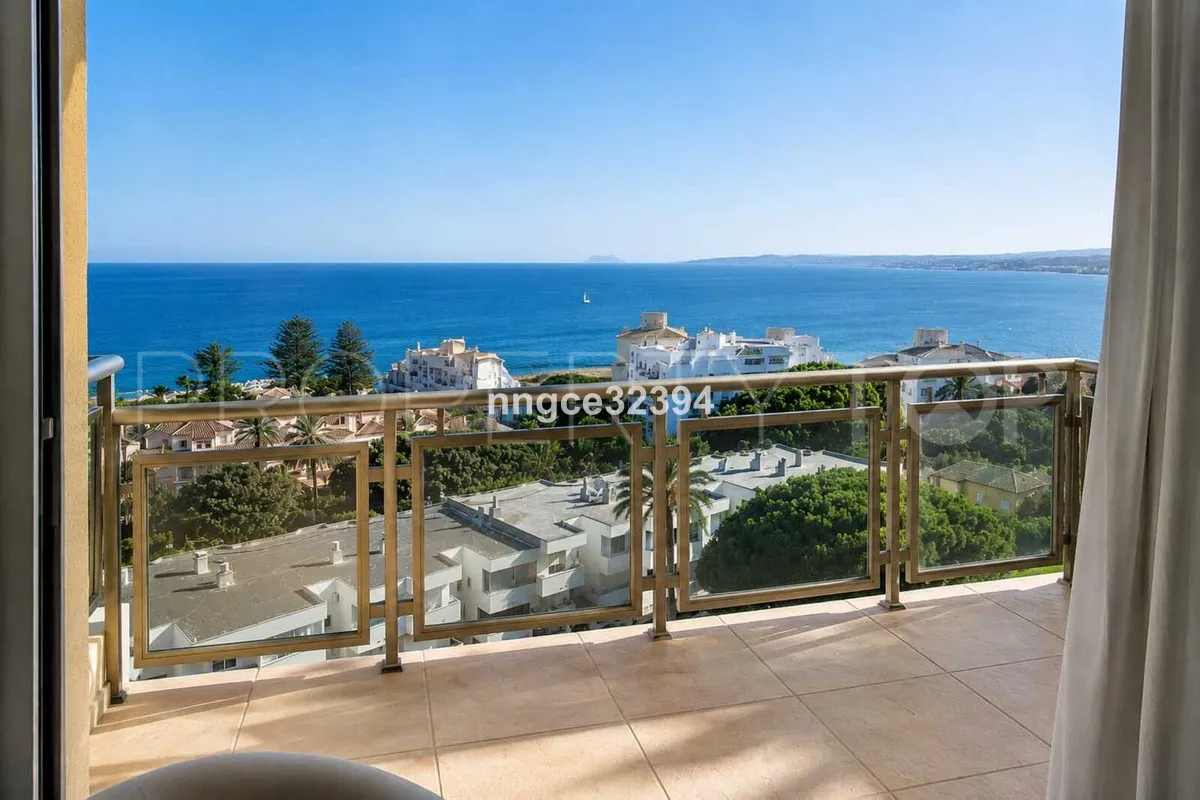 Penthouse with 3 bedrooms for sale in Estepona