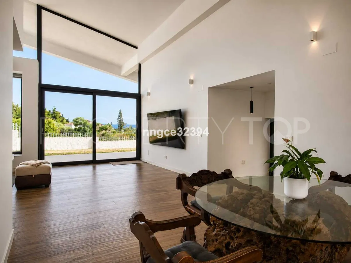 For sale villa with 5 bedrooms in New Golden Mile