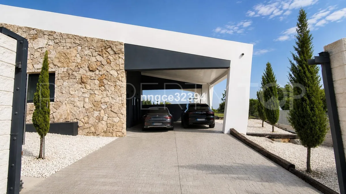 For sale villa with 5 bedrooms in New Golden Mile