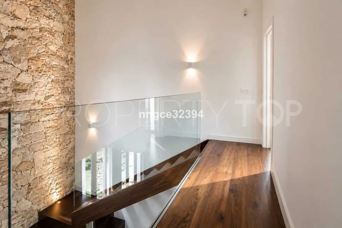 For sale villa with 5 bedrooms in New Golden Mile