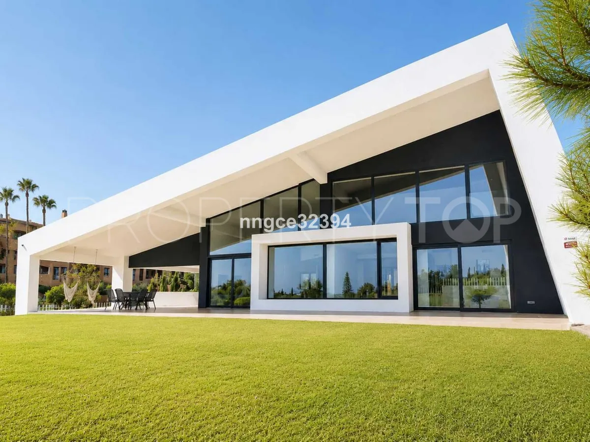 For sale villa with 5 bedrooms in New Golden Mile