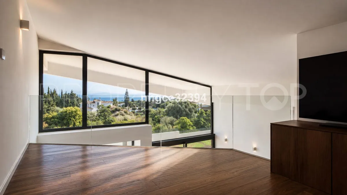 For sale villa with 5 bedrooms in New Golden Mile