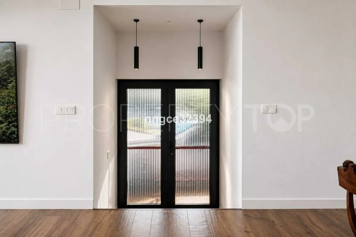 For sale villa with 5 bedrooms in New Golden Mile