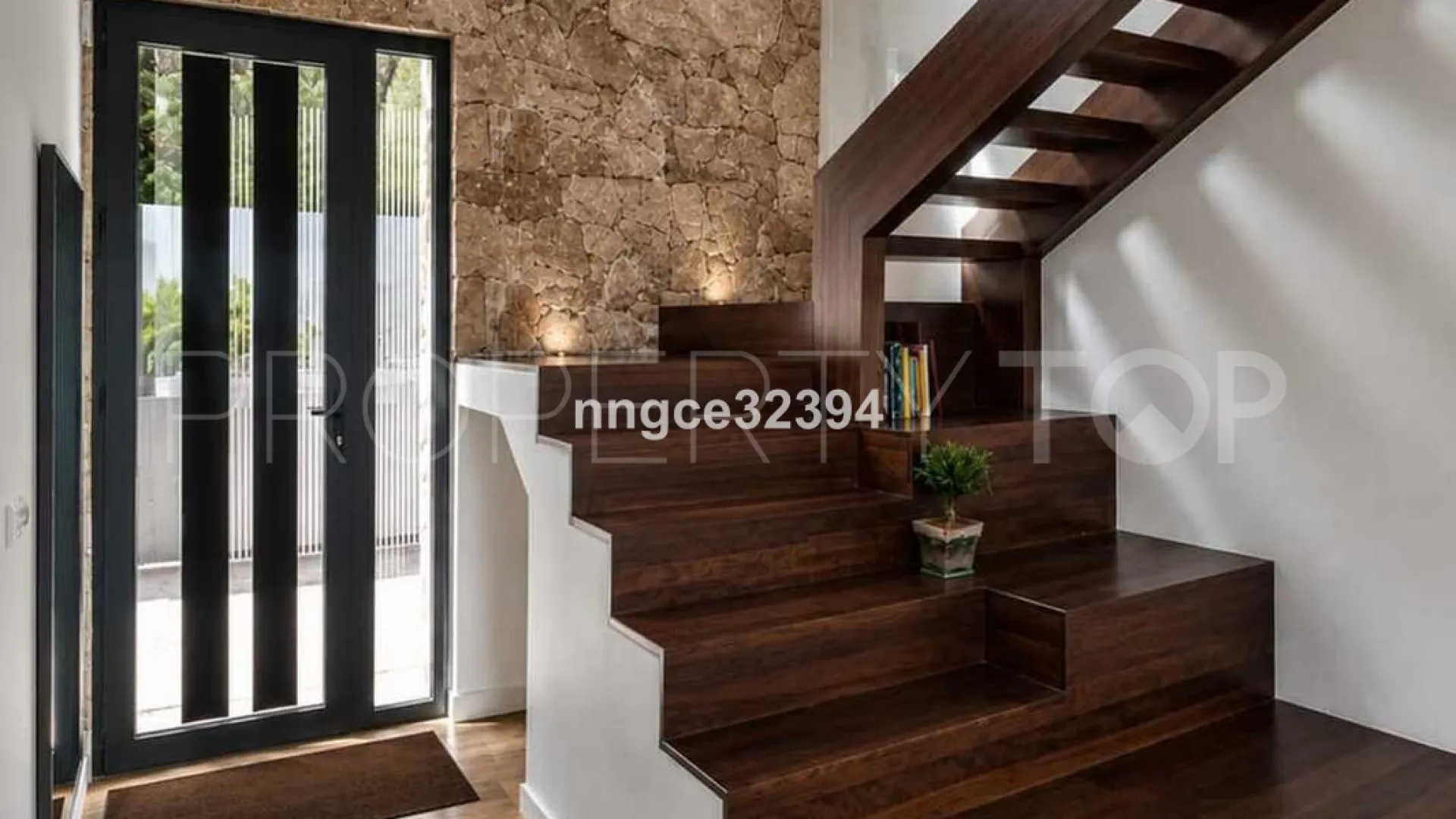 For sale villa with 5 bedrooms in New Golden Mile