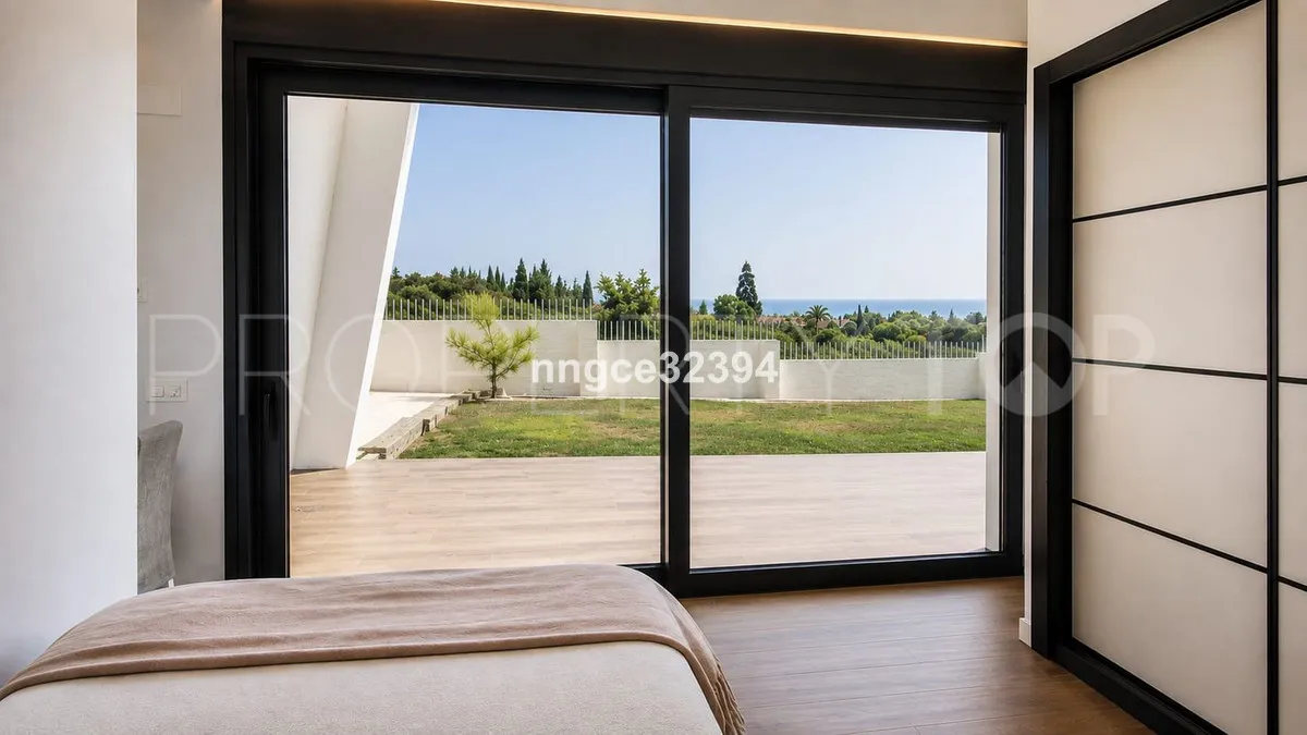 For sale villa with 5 bedrooms in New Golden Mile