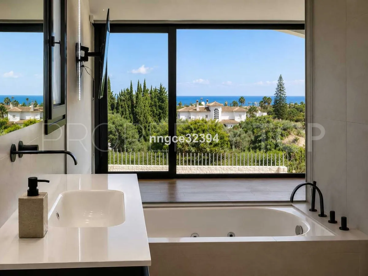 For sale villa with 5 bedrooms in New Golden Mile