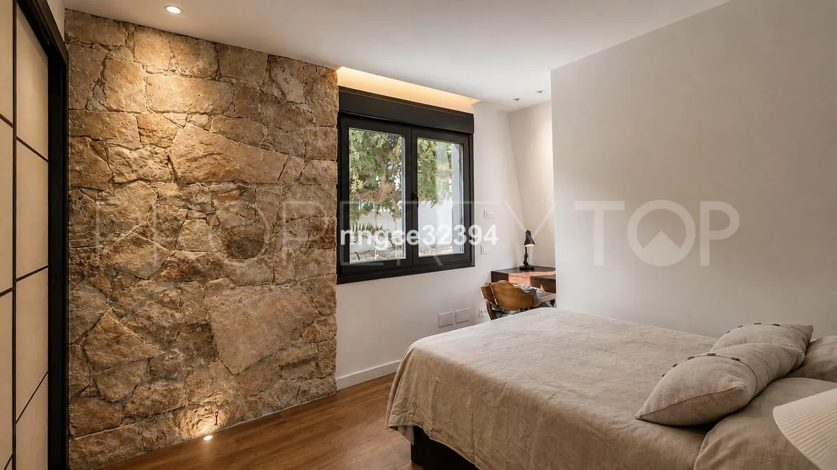 For sale villa with 5 bedrooms in New Golden Mile