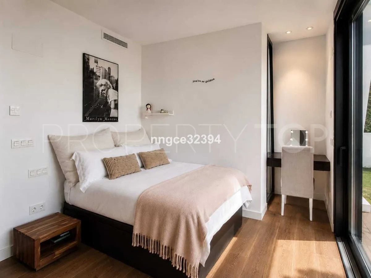 For sale villa with 5 bedrooms in New Golden Mile