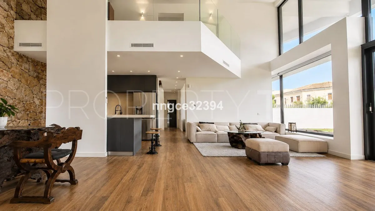 For sale villa with 5 bedrooms in New Golden Mile