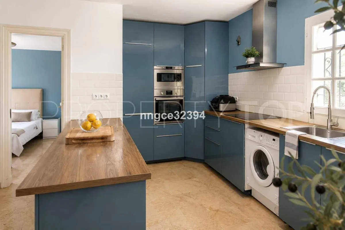 Penthouse with 5 bedrooms for sale in New Golden Mile