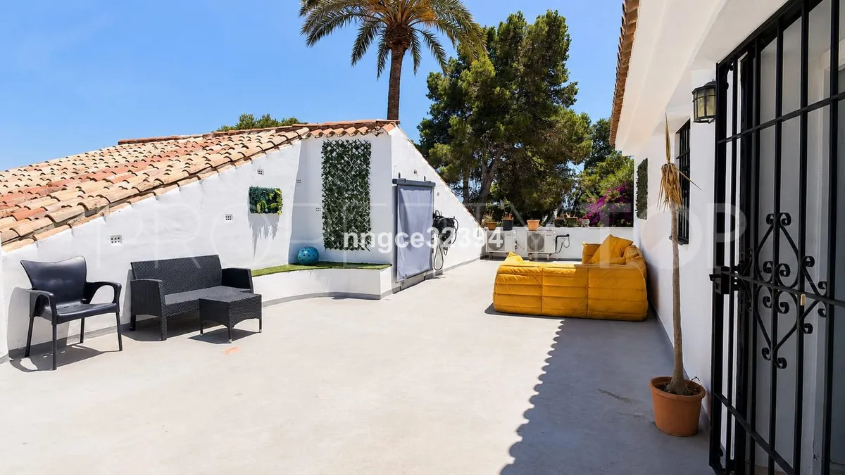 Penthouse with 5 bedrooms for sale in New Golden Mile