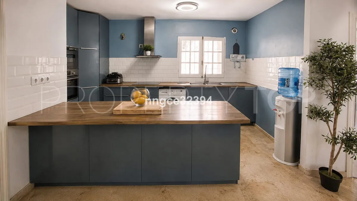 Penthouse with 5 bedrooms for sale in New Golden Mile