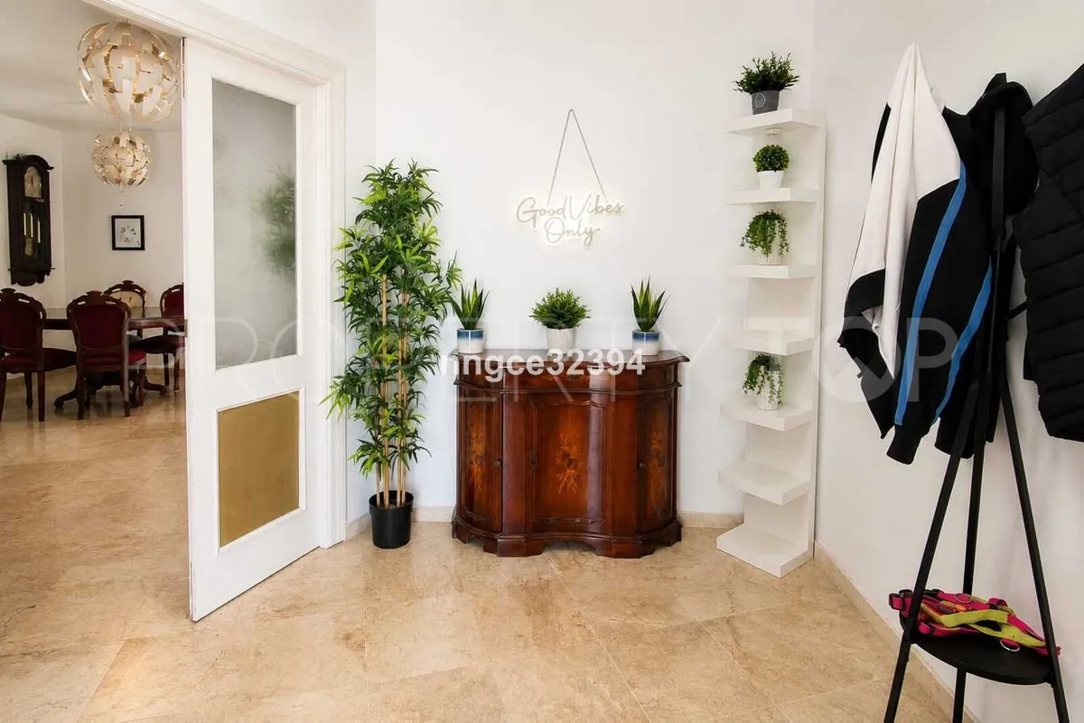 Penthouse with 5 bedrooms for sale in New Golden Mile
