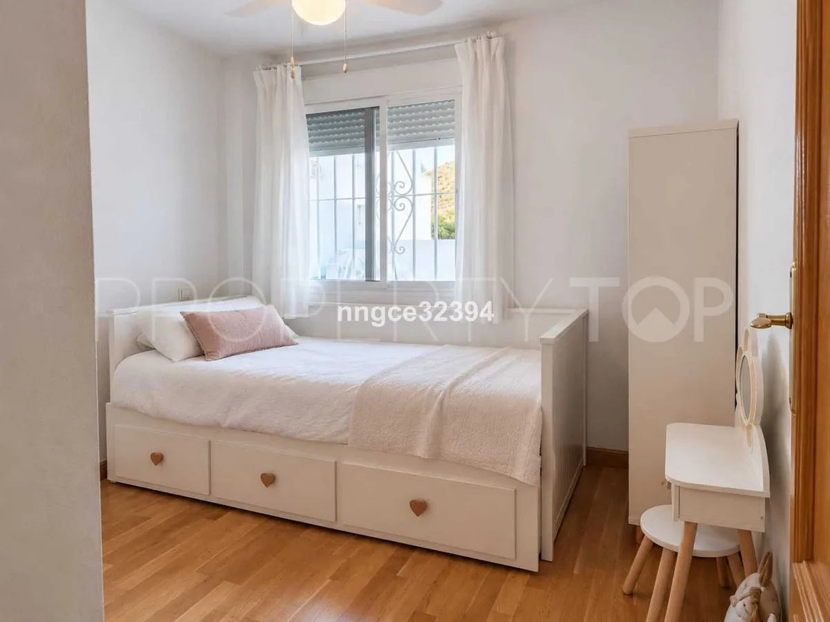 3 bedrooms ground floor apartment in Benahavis for sale