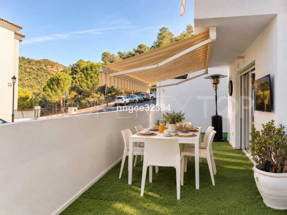 3 bedrooms ground floor apartment in Benahavis for sale