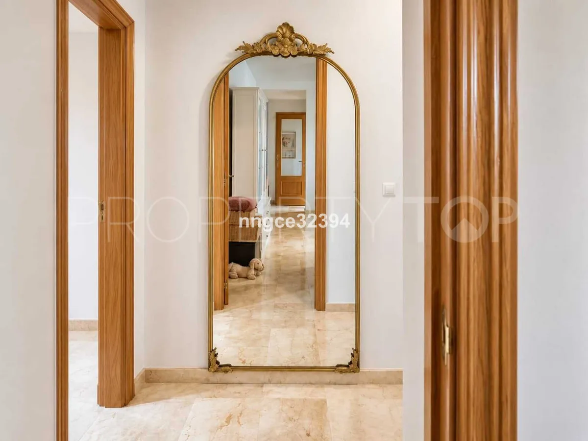 3 bedrooms ground floor apartment in Benahavis for sale