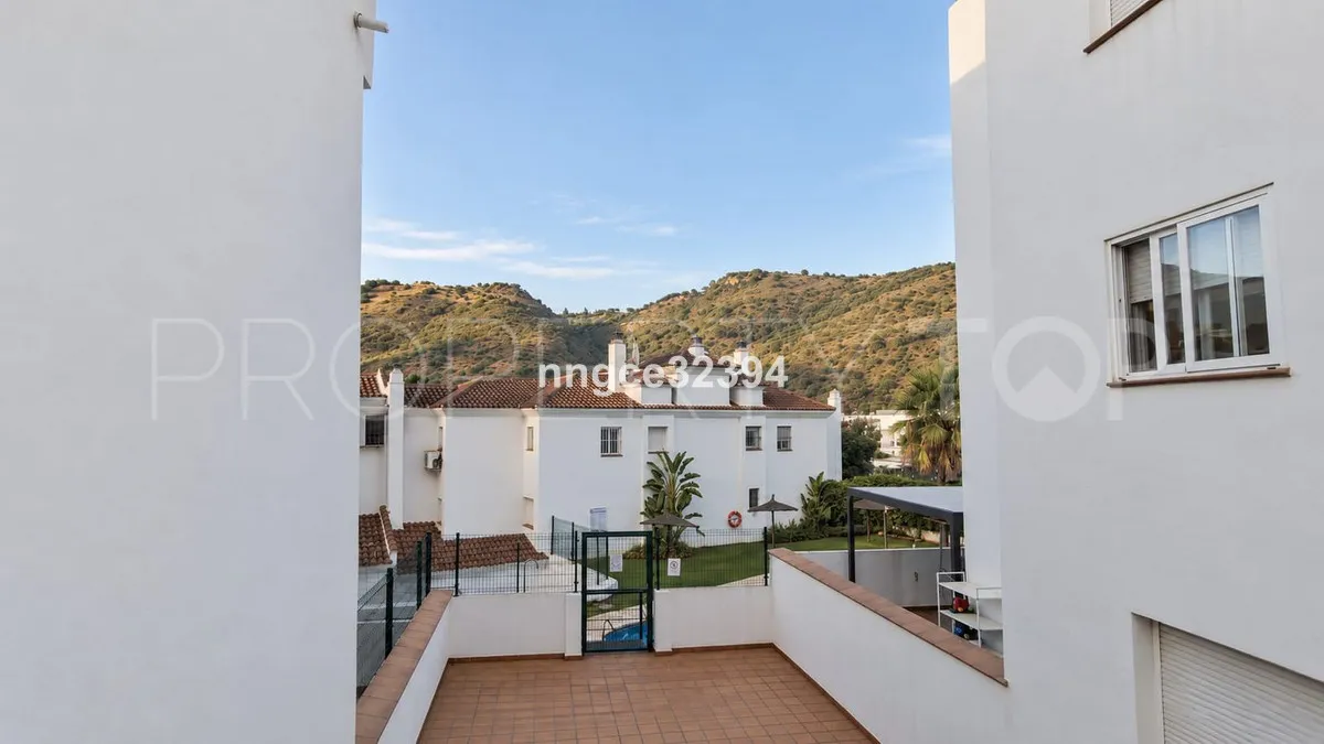 3 bedrooms ground floor apartment in Benahavis for sale