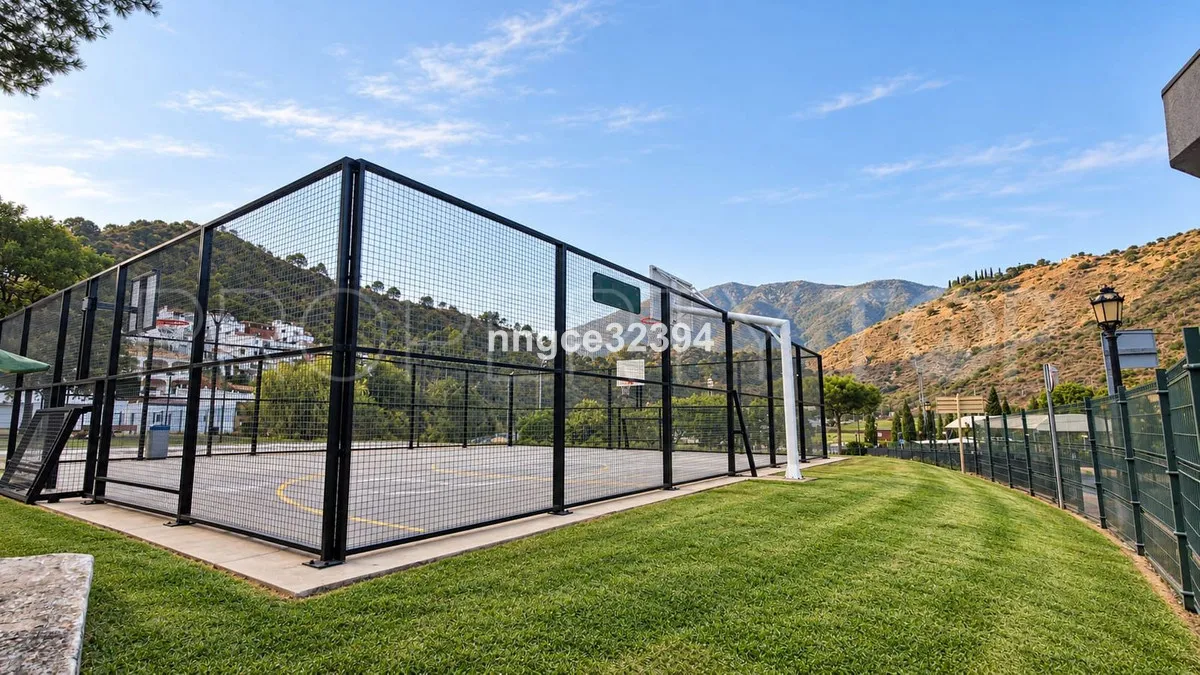 3 bedrooms ground floor apartment in Benahavis for sale